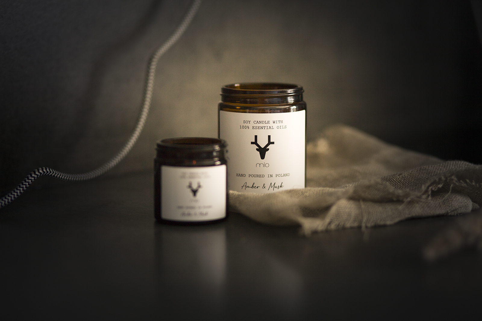 Świeca sojowa AMBER & MUSK